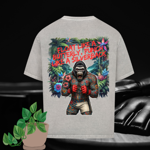 Affenzirkus Kollektion - "Float like a butterfly, punch like a silverback" - Premium Oversized T-Shirt - Logo rot